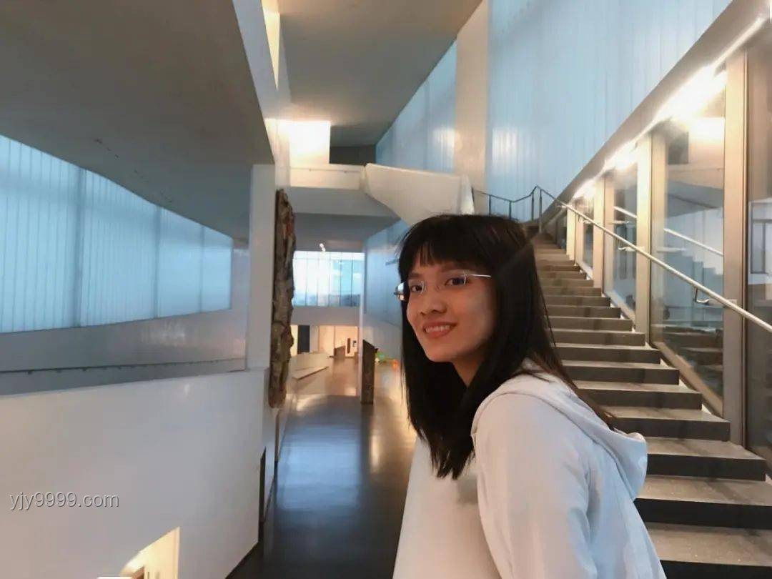 鸡公煲与威廉“鸡公煲”梗的对比分析